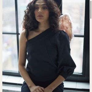 Selkie the one shoulder sweater in black fleece interior size extra small womens